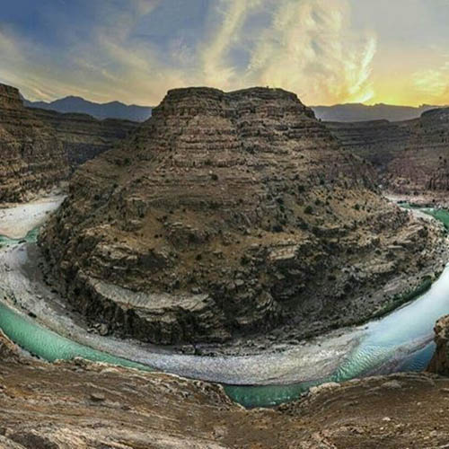 دره خزینه یکی از شگفتیهای طبیعت استان لرستان که شباهت بینظیری به گرندکانیون آمریکا دارد، دره <strong>خزینه</strong> یکی از شگفتیهای <strong>طبیعت</strong> <strong>استان</strong> <strong>لرستان</strong> که <strong>شباهت</strong> <strong>بینظیری</strong> به <strong>گرندکانیون</strong> <strong>آمریکا</strong> <strong>دارد،</strong>